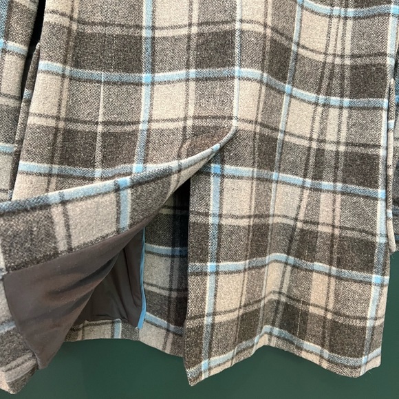 Gap Toggle Plaid Coat - Picture 7 of 9